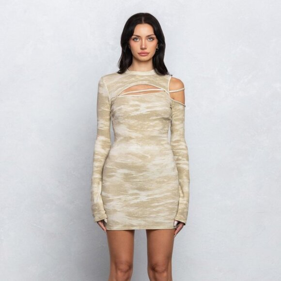 LIKE TO RECEIVE LIVE SHOW NOTIFICATION - Picture 5 of 7